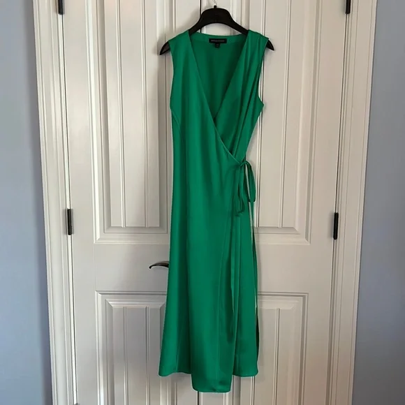 green emerald velvet dress Banana Republic Emerald Green Silk-Blend Shift Dress